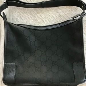 Gucci Handbag Purse like new